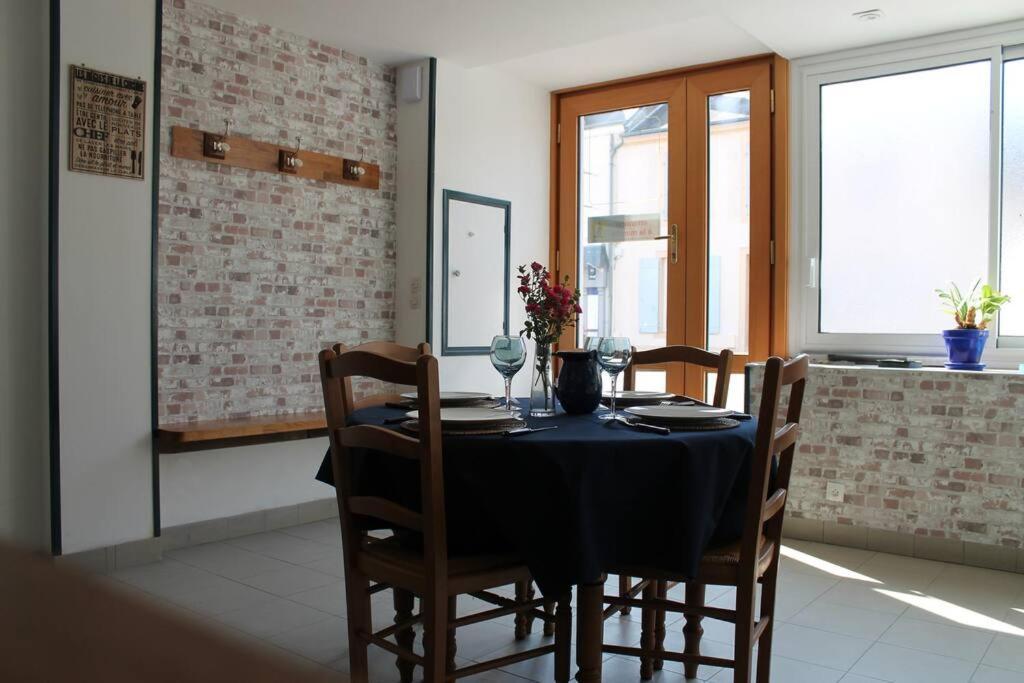 Maison Renovee Atoue Loc Villa Fresnay-sur-Sarthe Exterior photo